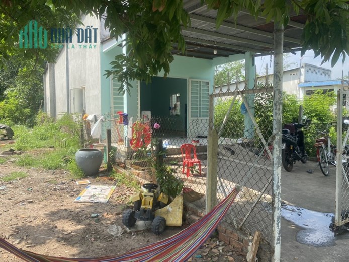 Bán 175 m2 nhà gần chợ Long Hòa, Dầu Tiếng, cách đường nhựa chỉ 30m giá 1,3 tỷ