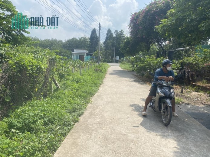 Bán 175 m2 nhà gần chợ Long Hòa, Dầu Tiếng, cách đường nhựa chỉ 30m giá 1,3 tỷ