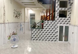 Nhà thuê nhà 2 Tầng MT Bùi Minh Trực P6Q8 - Giá : 12 Triệu
