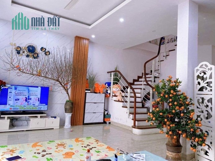 Tuyệt đep, Nhà Văn Phú Hà Đông, 42m, ô tô đỗ, giá chào 3.45 tỷ