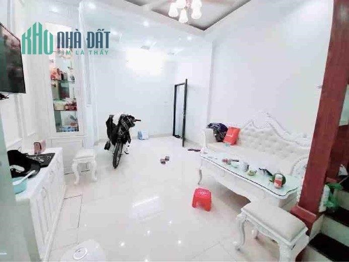 Bán nhà phố Khương Trung - 1 bước ra Ngã Tư Sở - 3 tỷ - 30m - nội tất tân cổ điển - an ninh tốt