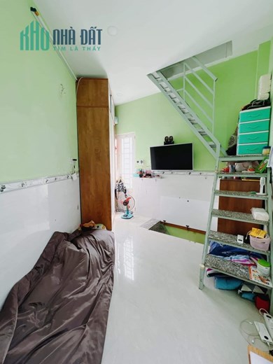 Bán nhà RẺ Đẹp Hoàng Diệu Q4 Đúc 3 tấm cách Q1 - 200 m 
có 1,8 tỷ hơn- 2 phòng ngũ 3 vwc