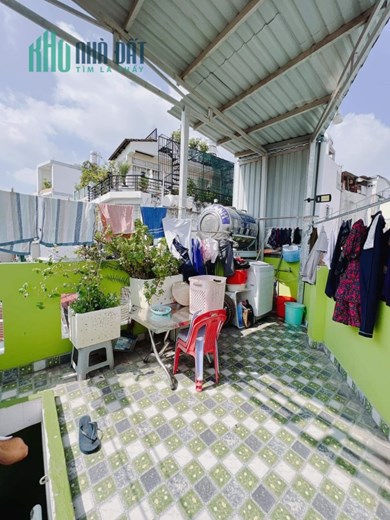 Bán nhà RẺ Đẹp Hoàng Diệu Q4 Đúc 3 tấm cách Q1 - 200 m 
có 1,8 tỷ hơn- 2 phòng ngũ 3 vwc