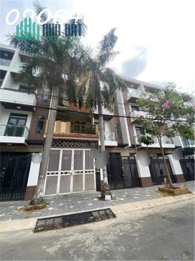 Bán nhà phố chính chủ mặt tiền đường Tên Lửa 12 tỷ sổ hồng sẫn có thể thương lượng giá