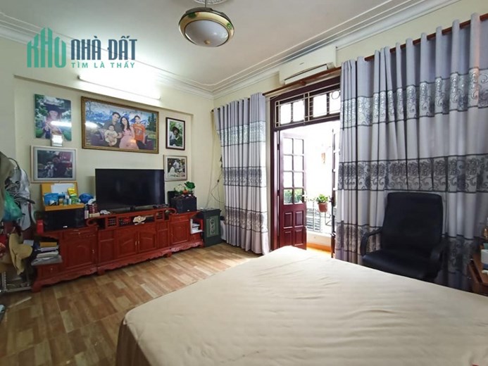 Bán nhà 30m2 phố Nguyễn Chính 5T đầy đủ nội thất, SĐCC giá nhỉnh 3 tỷ
