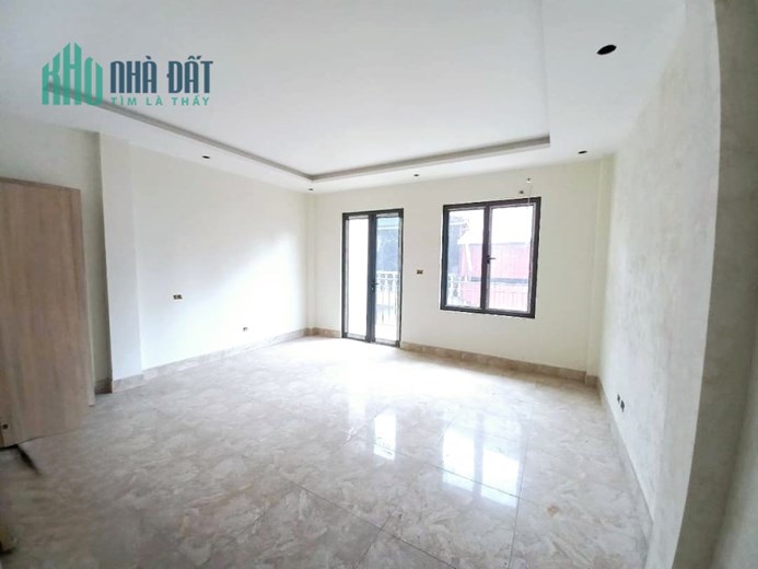 Bán tòa nhà Căn hộ DV, Xuân Diệu, sát Hồ Tây, Dt 75m2, 7 T, tổng 10P cho thuê, giá 8,5 tỷ.