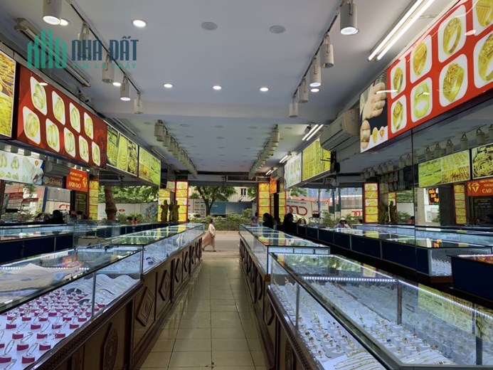 Bán đất tặng nhà Xuân Thuỷ, Cầu Giấy. DT 102m2; giá 56 tỷ. Phương