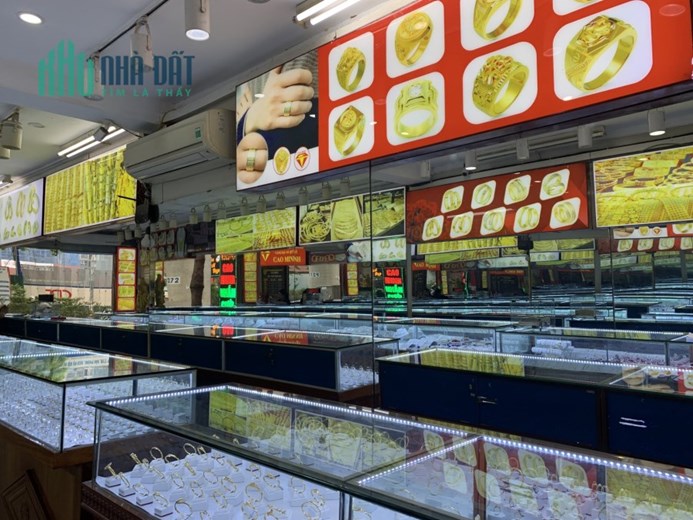 Bán đất tặng nhà Xuân Thuỷ, Cầu Giấy. DT 102m2; giá 56 tỷ. Phương