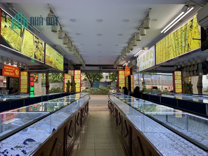 Bán đất tặng nhà Xuân Thuỷ, Cầu Giấy. DT 102m2; giá 56 tỷ. Phương