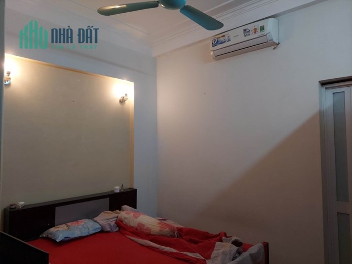 Cực rẻ. Bán nhà phố Chùa Láng, quận Đống Đa. 40m2 x 5 Tầng. Ô TÔ. GẦN PHỐ. Hơn 4 Tỷ. 0968084286
