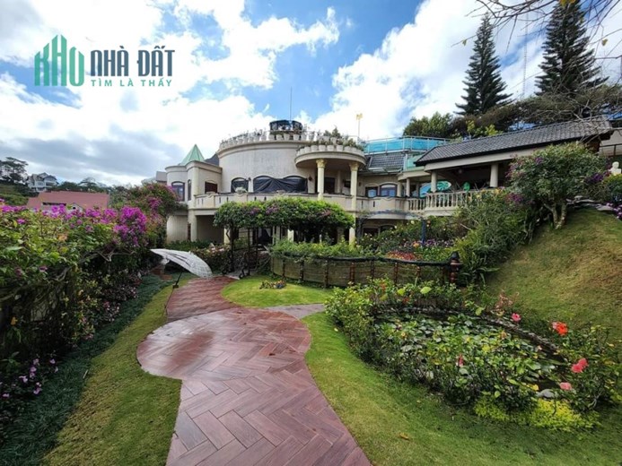 (Biệt Thự đẹp) Bán gấp Biệt Thự Cao cấp đường Đống Đa, Đà Lạt 1326m2 135 tỷ còn 115 tỷ