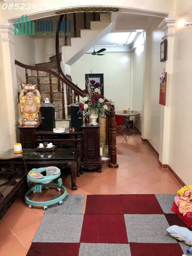 Bán nhà ngõ 147 Quan Hoa, Cầu Giấy, 44m2, 4 tầng, 2 mặt thoáng, tặng nội thất, giá 4.95 tỷ.