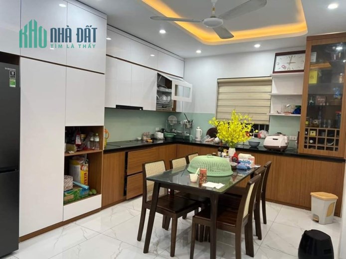 Cần bán nhà phân lô phố Phùng Hưng Hà Đông, 54m2, mặt tiền 3.7m, ô tô qua nhà. Giá 6 tỷ 1.