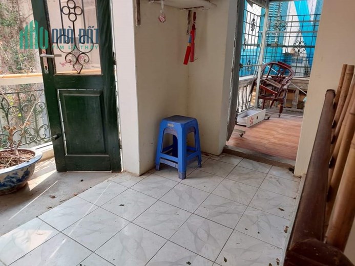 Cho thuê nhà nguyên căn 45m2. 3Tầng,  2  Ngủ, 8triệu.
 Đê La Thành, Đống Đa.