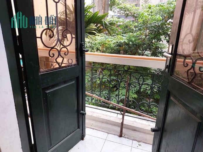 Cho thuê nhà nguyên căn 45m2. 3Tầng,  2  Ngủ, 8triệu.
 Đê La Thành, Đống Đa.