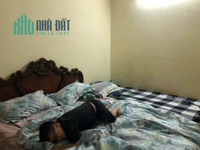 Cho thuê nhà nguyên căn 45m2. 3Tầng,  2  Ngủ, 8triệu.
 Đê La Thành, Đống Đa.