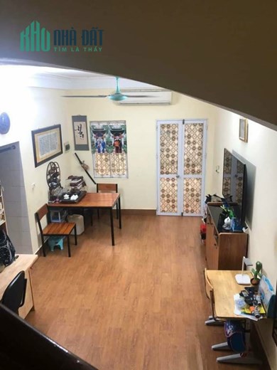 Cho thuê nhà nguyên căn 45m2. 3Tầng,  2  Ngủ, 8triệu.
 Đê La Thành, Đống Đa.