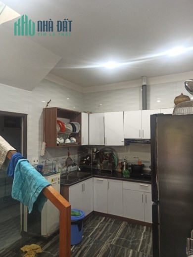 Bán nhà mặt đường Vĩnh Cát - Lê Chân, diện tích 96m 2 tầng 3 ngủ. GIÁ 4.89 tỉ