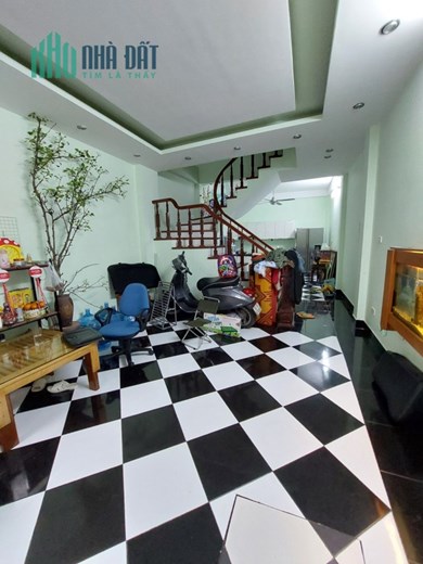 Bán nhà Phạm Văn Đồng, Cầu Giấy. DT 45m2x5; chỉ 5.7 tỷ. Phương