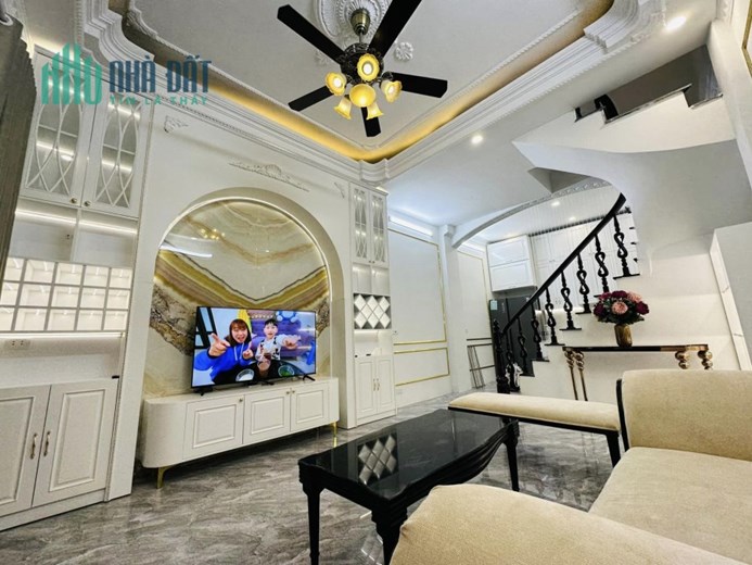 Bán nhà Tân mai 38m2*5 Tầng ngõ thông giá 3.75 Tỷ