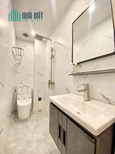 Chủ cần tiền gấp để cho con đi du học cần bán bớt căn nhà đẹp phố Đỗ Đức Dục, 38m2, 5 tầng, nhà đẹp
