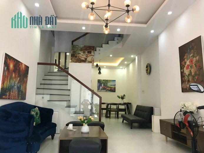 Bán nhà Đỗ Đức Dục, 40m2, vài 3 bước ra 3 ô tô tránh, trường, chợ, 4 tỷ 4