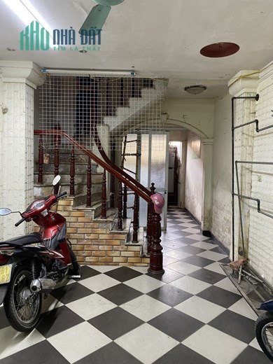 Bán nhà Phan Văn Trường, Cầu Giấy. DT 35mx5; chỉ 7.5 tỷ. Phương