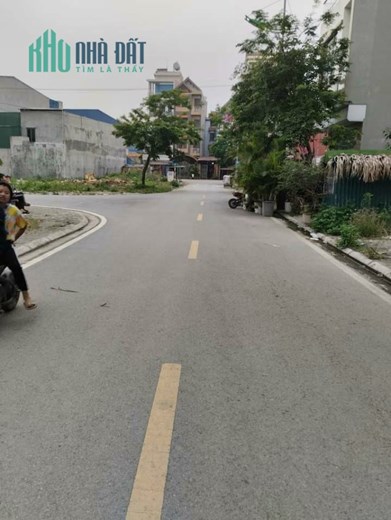 CỰC KÌ  CẦN BÁN  NHÀ MÁI TÔN LẠNH SỔ LÂU DÀI 

DT80M2 - MT5M - GIÁ HƠN 1 TỶ
KHU VỰC  ĐẮC ĐIẠ