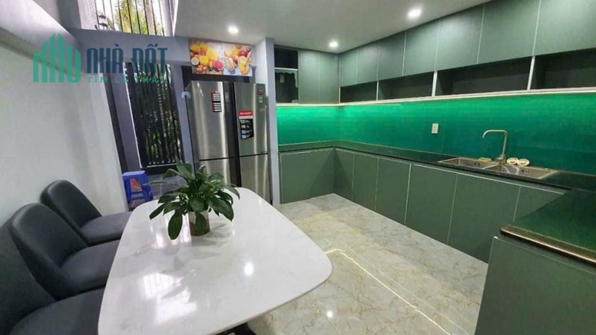 Nhà mới ở ngay 4m x 17m ô tô ra vào  có nội thất đầy đủ QL13 hiệp Bình Phước