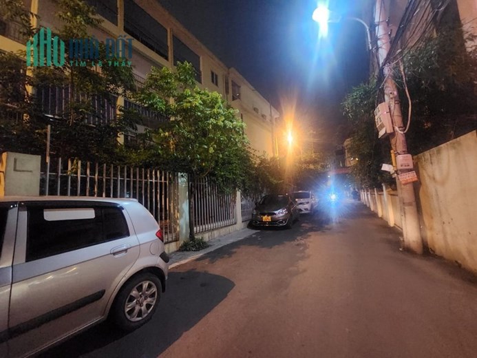 Bán nhà đường Nguyễn Viết Xuân, Q.Hà Đông với diện tích 40m2 giá 5.8 tỷ.