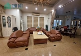 BÁN NHÀ Làng Quốc tế Thăng Long, Cầu Giấy, 205m2, oto, KD, 43 tỷ, yen1