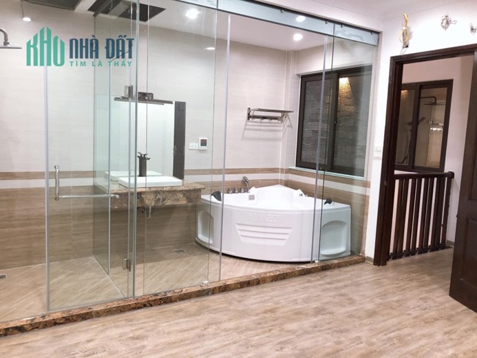 CẦN BÁN NHÀ PHỐ HOÀNG NHƯ TIẾP, DT 80M, 6T, MT5M, 15 TỶ, KINH DOANH, THANG MÁY, 2 Ô TÔ TRONG NHÀ