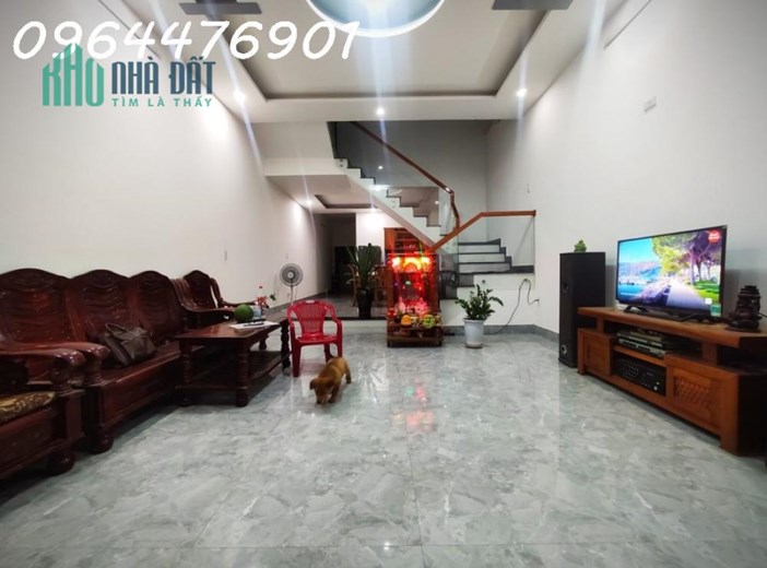 CỰC SỐC – NHÀ 2 TẦNG MỚI ĐẸP, DT 100M2, MẶT TIỀN ĐƯỜNG 7M5, ÔTÔ NGỦ TRONG NHÀ, CHỈ HƠN 2TỶ