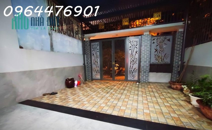 CỰC SỐC – NHÀ 2 TẦNG MỚI ĐẸP, DT 100M2, MẶT TIỀN ĐƯỜNG 7M5, ÔTÔ NGỦ TRONG NHÀ, CHỈ HƠN 2TỶ