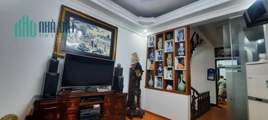 Cần Bán Nhà phố Chùa Láng KD ôtô đỗ cửa DT 50m2 6tầng MT 5,5m chỉ 5,5 tỷ.