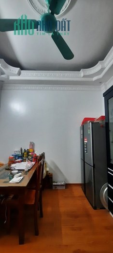 Cần Bán Nhà phố Chùa Láng KD ôtô đỗ cửa DT 50m2 6tầng MT 5,5m chỉ 5,5 tỷ.
