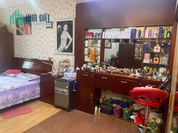 XEM NGAY KẺO TIẾC – NHÀ MẶT TIỀN CÁCH NHÀ THỜ ĐỨC BÀ Q.1 ĐÚNG 3 PHÚT- 2 Ô TÔ NGỦ TRONG NHÀ CHỈ 17.3