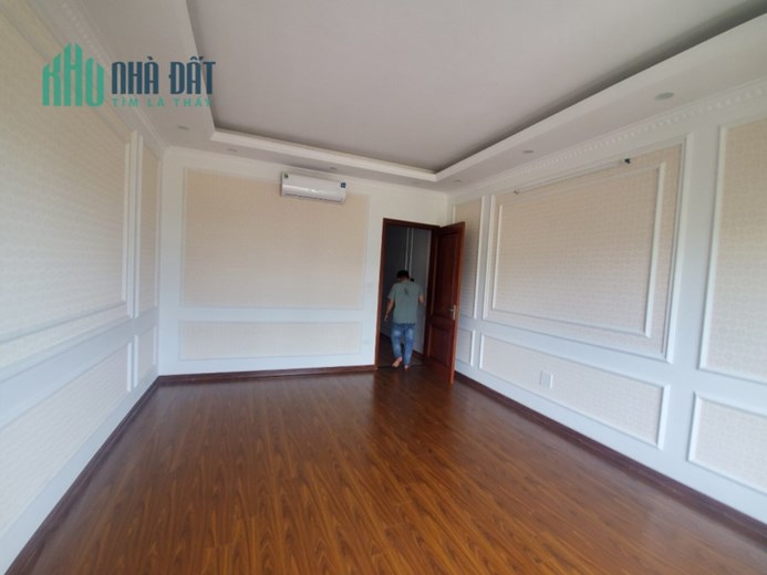 Bán nhà phố Nguyễn Ngọc Vũ 65m2 x 7 tầng x MT 4.6m đường 10 m giá 14.5 tỷ