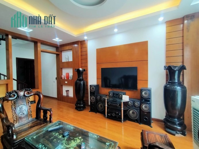 BÁN NHÀ VỊ TRÍ TRUNG TÂM VIỆT HƯNG - KINH DOANH CỰC ĐỈNH - NGÕ THÔNG Ô TÔ TRÁNH