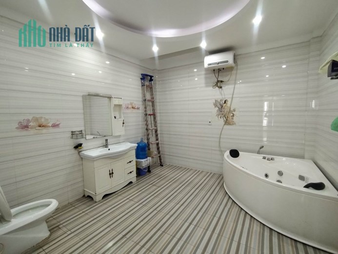 BÁN NHÀ VỊ TRÍ TRUNG TÂM VIỆT HƯNG - KINH DOANH CỰC ĐỈNH - NGÕ THÔNG Ô TÔ TRÁNH