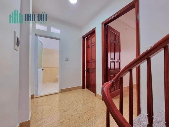 Chính chủ bán nhà mặt phố Giáp Bát 64m x 5 tầng, ô tô tránh, KD. 11.3 tỷ.