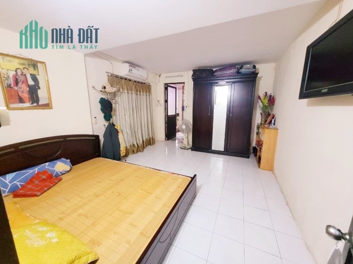 Bán tập thể tầng 4 gần ĐH Quốc gia đường Nguyễn Trãi, 3 phòng ngủ, 2.15 tỷ