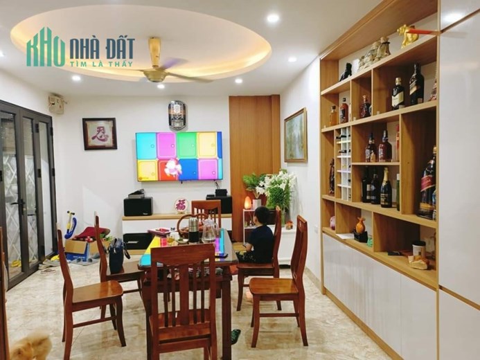 VÍP LUÔN. Nhà đẹp dân xây Phố Trần khát chân, Hai Bà Trưng, 30 m ra phố, 5 phút lên hồ Gươm. Dt