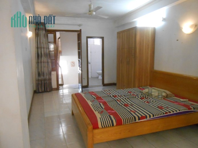Tầng khép kín 26m2, chợ Hôm, sáng thoáng trước sau, ở ngay