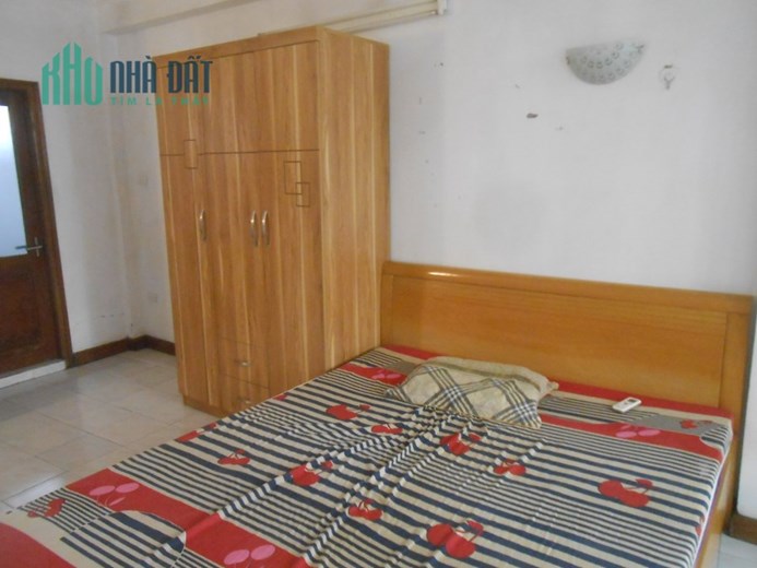 Tầng khép kín 26m2, chợ Hôm, sáng thoáng trước sau, ở ngay