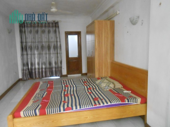 Tầng khép kín 26m2, chợ Hôm, sáng thoáng trước sau, ở ngay