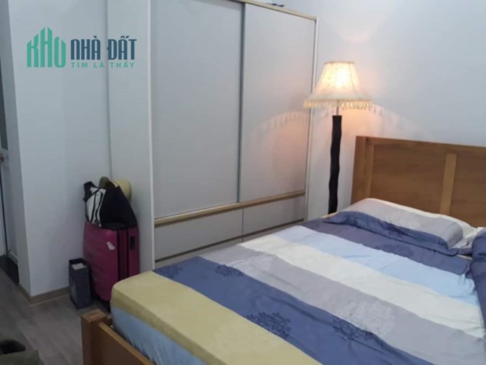 Bán căn hộ chung cư The Golden An Khánh 32T cửa tây nam ban công đông bắc, 2 phòng ngủ, sổ hồng lâu