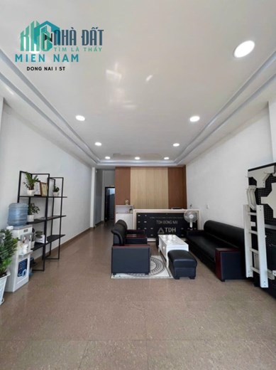 ChO ThuÊ nguyên căn 3 tầng mặt tiền Phạm Văn Thuận chỉ 25tr/th