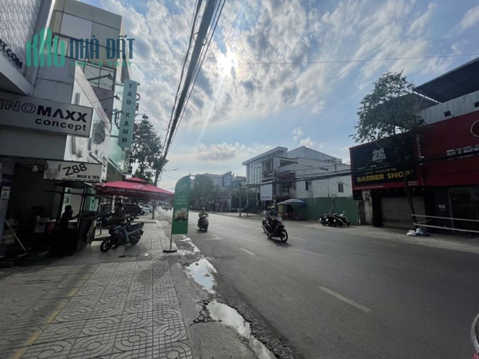 ChO ThuÊ nguyên căn 3 tầng mặt tiền Phạm Văn Thuận chỉ 25tr/th