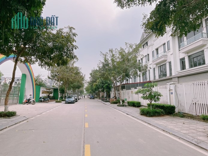 Nhà vườn 144m2 hướng ĐN view biệt thự cực đẹp tại Geleximco giá chỉ 12,5 tỷ
